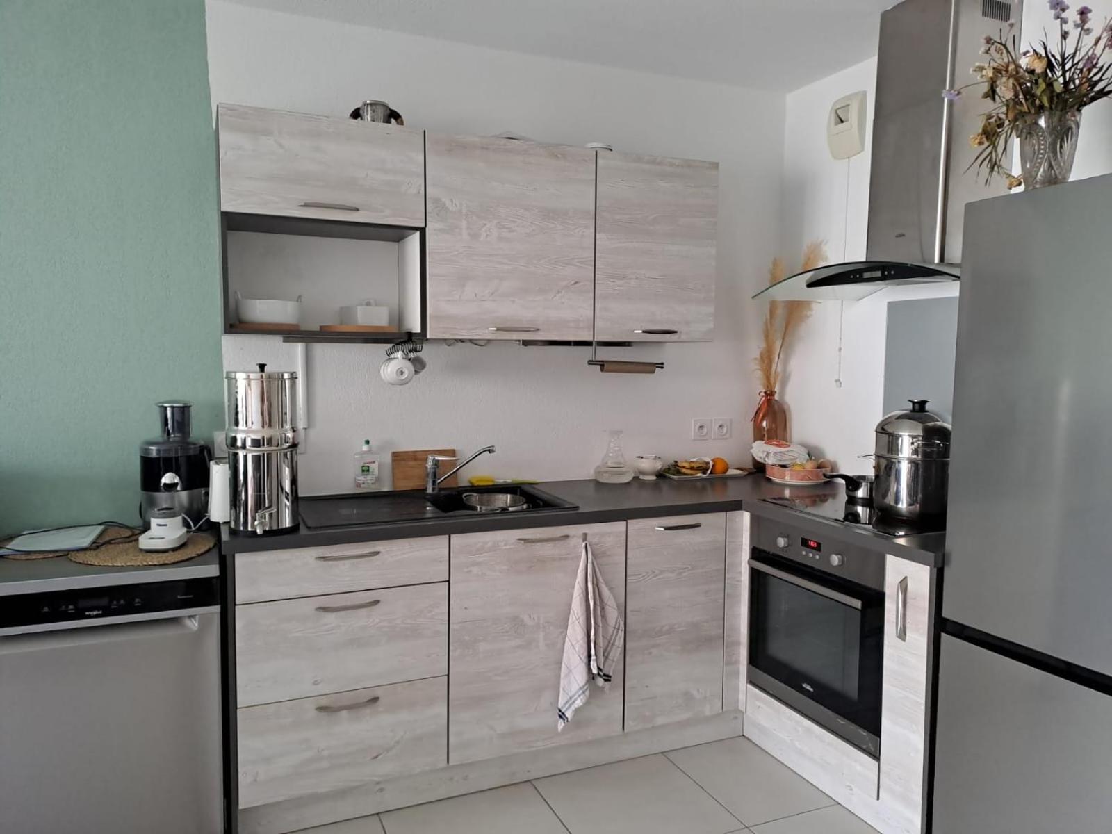 Appartement T2 Avec Terrasse, 5 Min De La Plage Fréjus Buitenkant foto